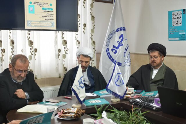 نشست نقد کتاب «بررسی نسبت تبری و وحدت اسلامی و راهکارهای سازگاری میان آنها» با حضور رئیس دانشگاه مذاهب اسلامی برگزار شد